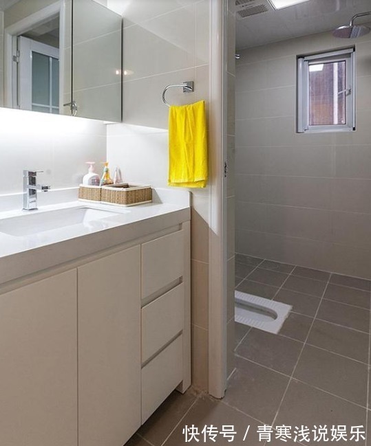 她家148平米,进门就被玄关迷住,不做吊顶跟背景墙,阳台超漂亮