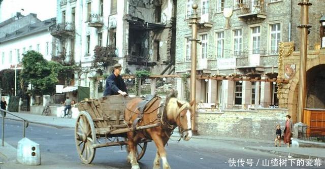 修复|1949年德国罕见旧照，许多二战中被轰炸的城镇建筑都未修复