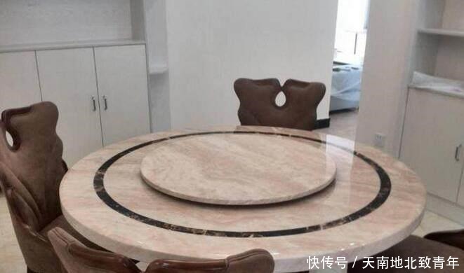 卫生间贴|新房装修很快,2个月就完工了,卫生间贴的瓷砖最多人说漂亮!