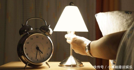 神经科主任:失眠“祸首”找到了,少吃三“黄”,失眠变好转