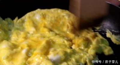 蛋液|炒鸡蛋时往锅里滴点它,炒得鸡蛋蓬松又鲜嫩,一般人我不告诉他!