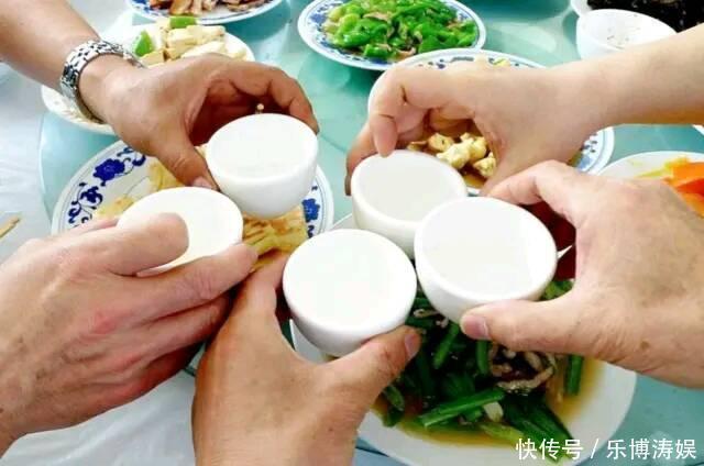 酒量再好4种白酒也别碰,一杯可能就被“放倒”