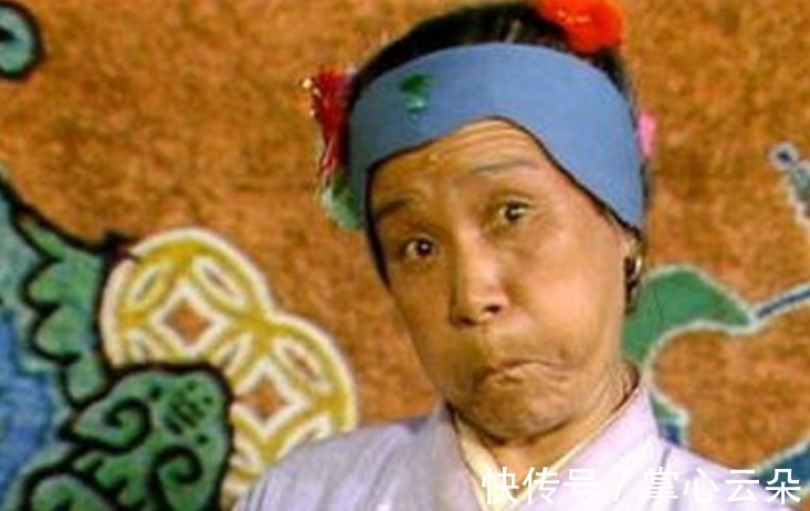 贾母!刘姥姥喊贾母老寿星,贾母回应三个字,将她的高贵大气一展无余