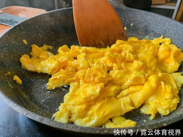 翻炒均匀|《中餐厅》林大厨的番茄炒蛋上热搜,是该先放番茄,还是先放蛋