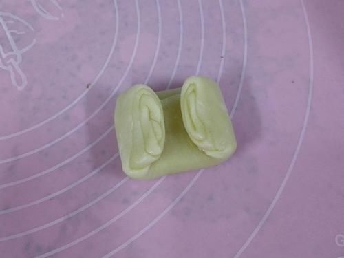 香甜酥脆的玫瑰花饼，吃一口唇齿留香，学会在家中就能制作