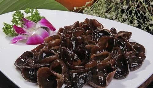 胡芹|黑木耳加一宝,常吃气色好了,子宫干净了,不想满脸皱纹可试试