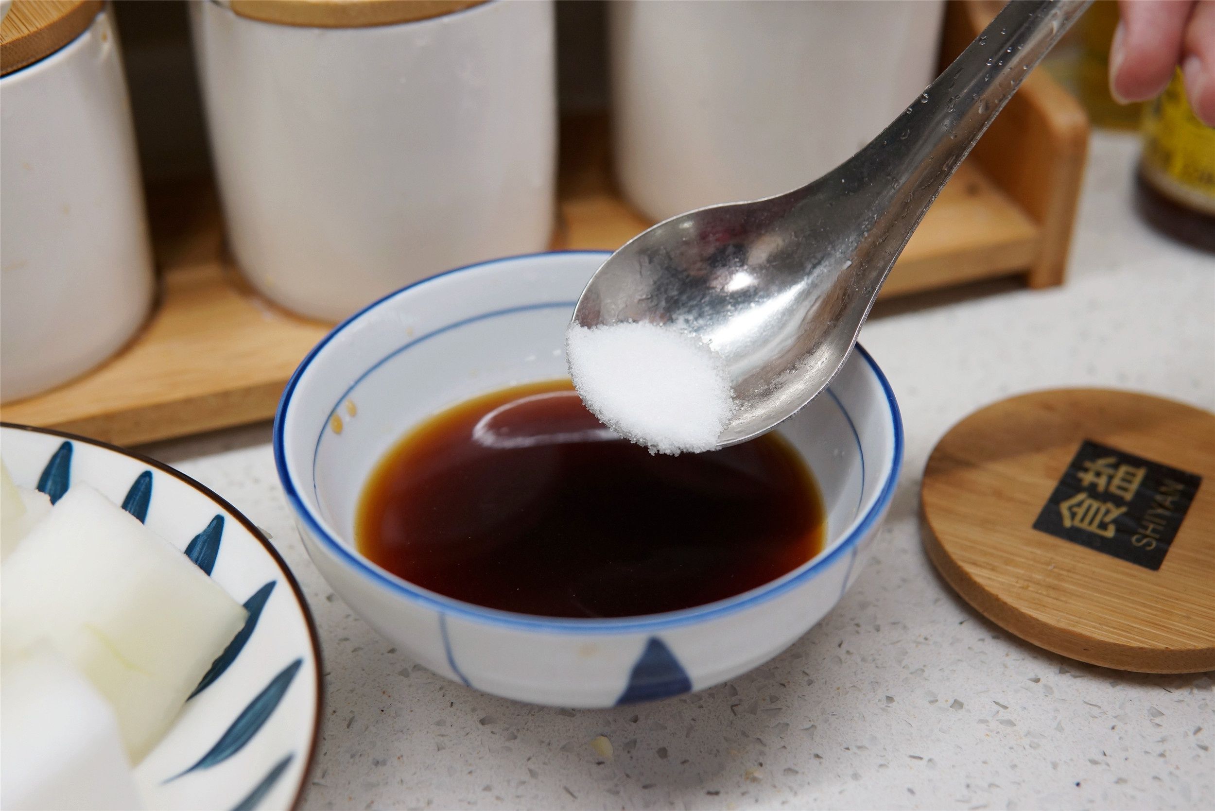 红烧冬瓜|学会冬瓜这样吃，一顿能干两碗饭，不放肉也很香，上桌汤汁都不剩