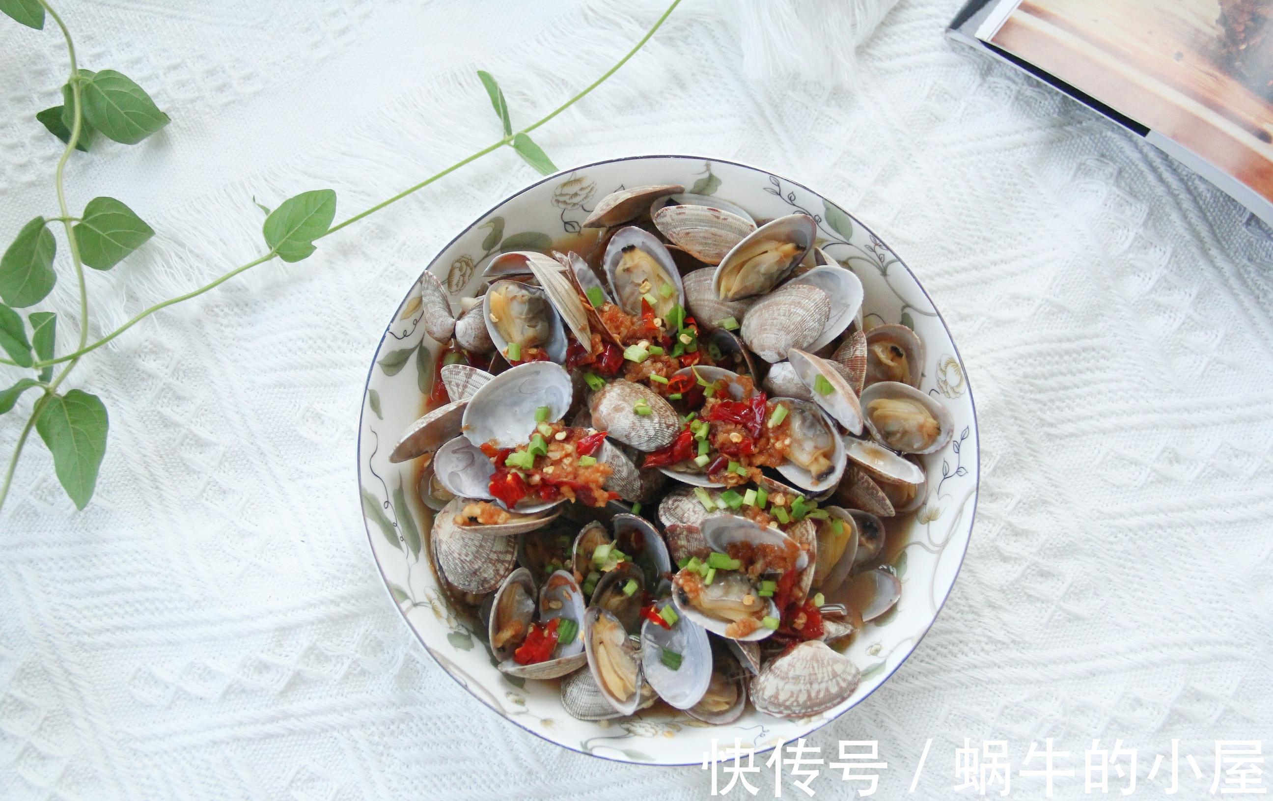鲜美|蛤蜊这个样做,鲜美下饭还省事,加入蒜蓉蒸一蒸就出锅