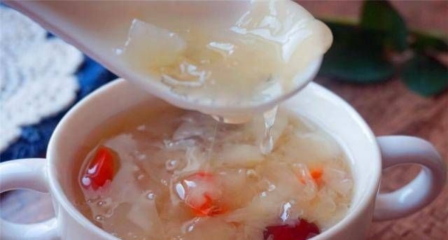 妈妈|三个孩子的妈妈孩子两岁前,不要碰两种汤,否则会伤脾胃