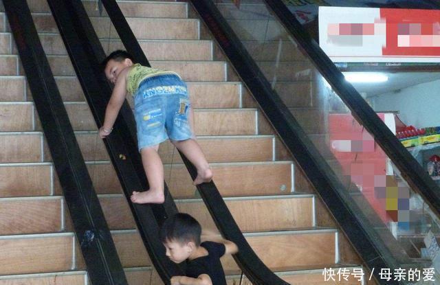 保洁员|男孩在洗手池撒尿,奶奶声称“尿是干净的”,保洁员的回怼真解气