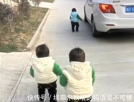 爸爸回来|爸爸出门打工赚钱,三胞胎宝宝追了一条街,爸爸停车后泪奔了