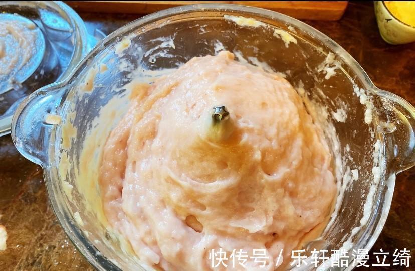 麻辣香锅|鲜香纯正的手工“鱼丸”做法，干净卫生，吃着放心