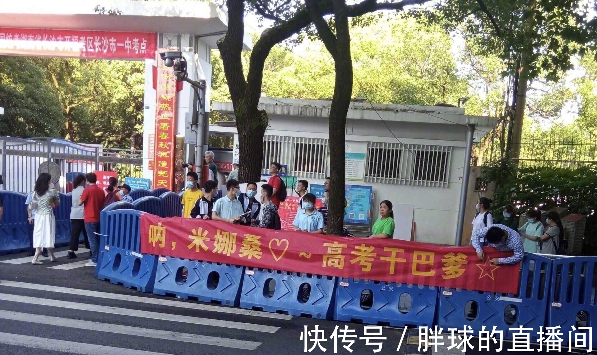 up主|家长只会撕C服砸手办?这群妈妈却陪孩子玩二次元,网友都酸了!