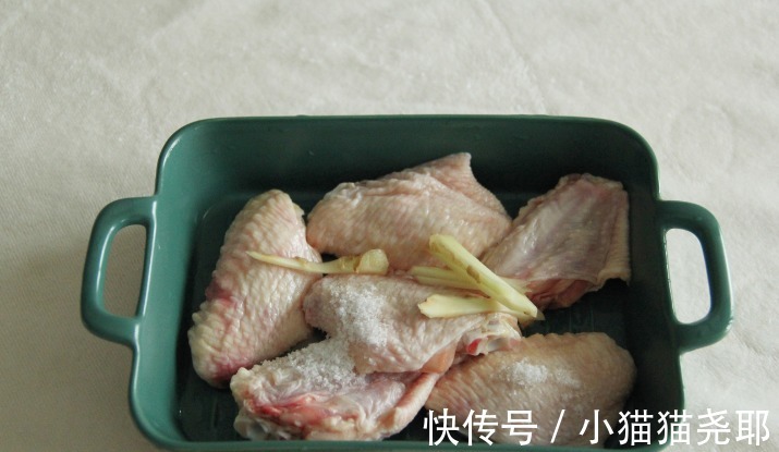 调味料|用咸蛋黄烤鸡翅，香咸美味，做法不难，好吃到舔手指