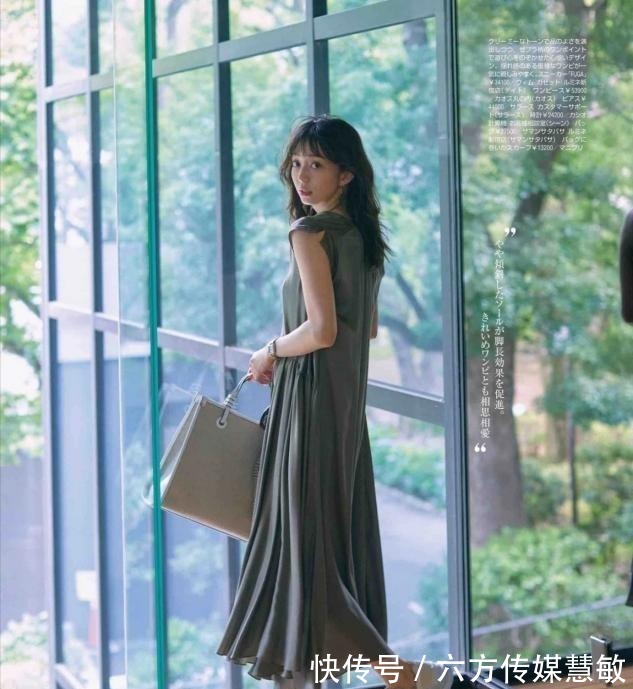 造型|“膝下裙+低跟鞋”才是中年女人该有的打扮，不装嫩不显老还气质