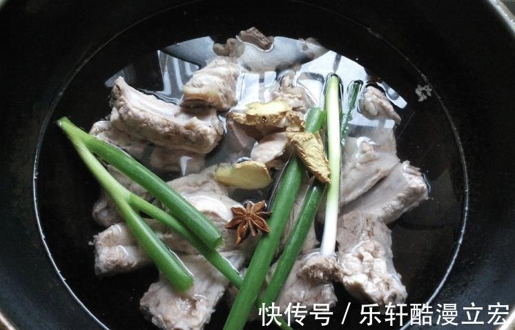 糖色|做糖醋排骨，别用番茄酱，教您详细做法，酸甜适口，色泽红亮