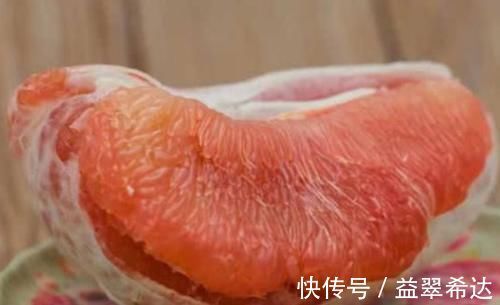 胡萝卜素|柚子是红心的有营养,还是白心的有营养?专家告诉你答案!