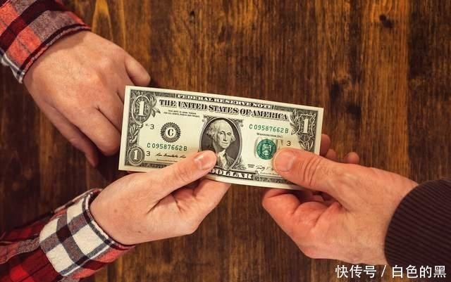 奖金|美零售商销售业绩因疫情增39％，亚马逊为员工发300美元奖金