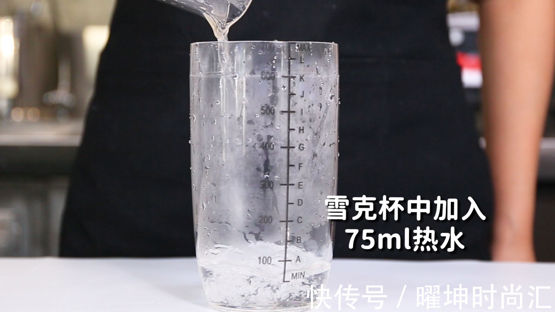 抹茶|抹茶雪顶的做法，【暴小兔茶饮】免费奶茶教程