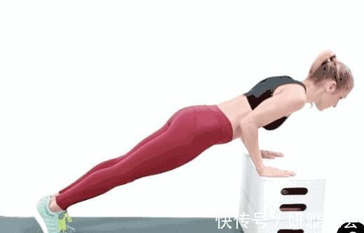 做俯卧撑|俯卧撑,健身界公认的黄金训练动作,你能坚持做几个