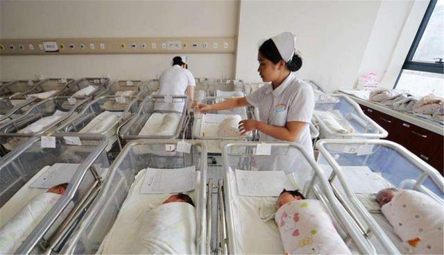 宝妈|护士给宝宝出生证打错“名字”,宝妈看了不怒反乐:就这名不改了