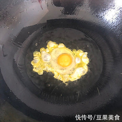 这道黄丫角焖鸡蛋连续吃了3碗，全家人都一致好评