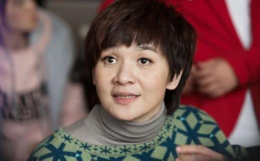 她自认为自己很红,上节目做导师时疯狂耍大牌,被封杀