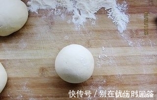 蒸包子|蒸包子用冷水上锅还是热水 教你一招, 包子香软蓬松不粘锅