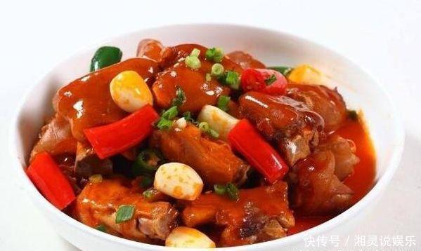 倒入|天气配美味可口的家常菜,香辣鲜香外酥里嫩,上桌就光盘