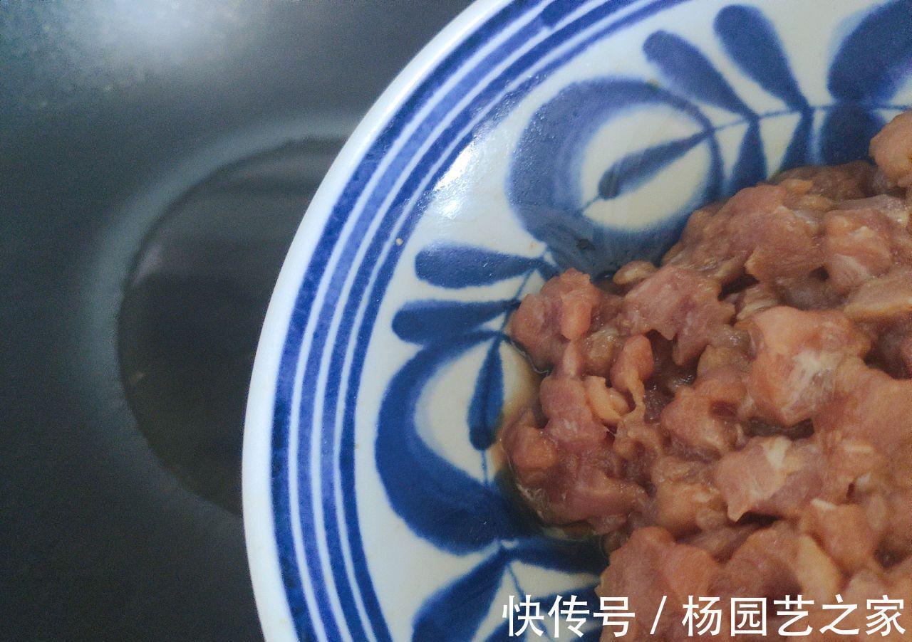 家常肉末粉条，做法简单，粉条爽滑，肉末鲜香，下饭又解馋