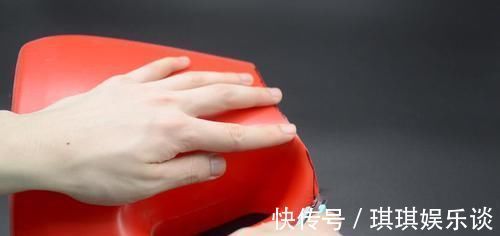 美工刀|空洗衣液瓶子别扔了，改造一下，秒变塑料袋防勒手神器，太实用了