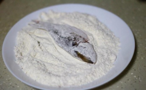  外酥里嫩的干炸小鱼，男人最爱的下酒菜