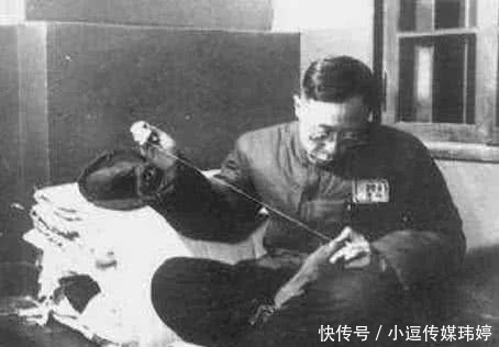 狗奴才|溥仪在街头买烧饼,刚咬下一口便大骂:狗奴才竟敢骗我?