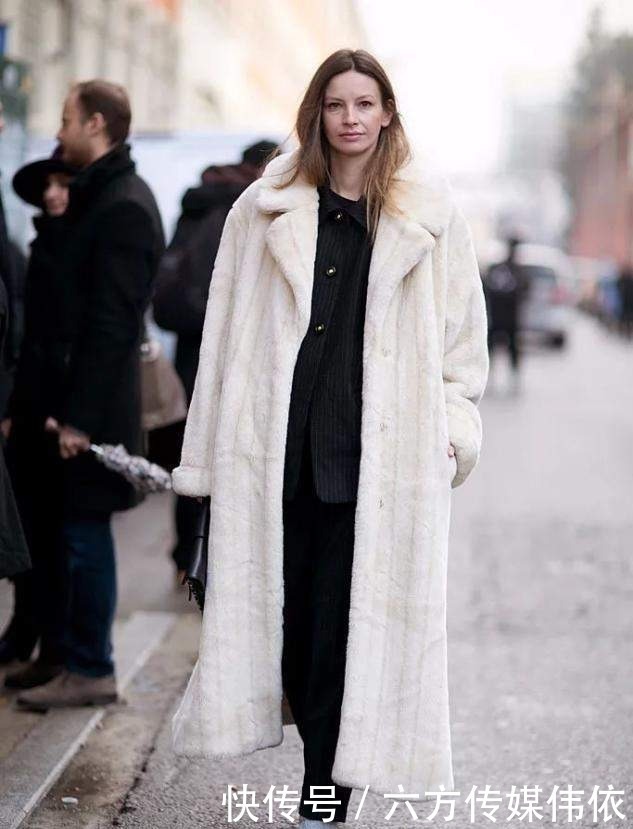 流行色|不管大衣还是羽绒服,女人少买黑色,这3种颜色更高级,洋气减龄