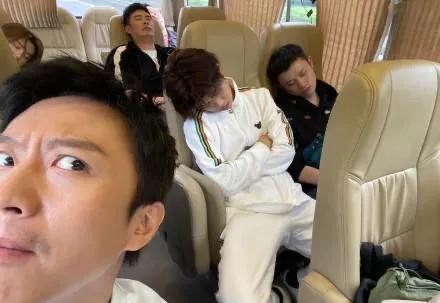 鹿晗|邓超偷怕陈赫、鹿晗居然都在睡觉,这是什么综艺,哈哈哈哈哈