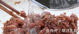 外酥|这个肉饼我家一周吃一次,不发面不饧面,外酥里嫩,吃了还想吃