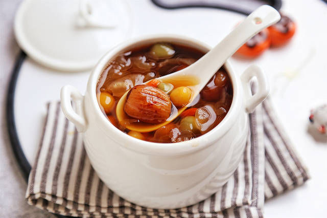  红润|女人不要放过它，秋天常喝，皮肤水嫩，光滑红润，化妆品都省了