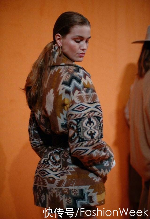 气质|低马尾的时尚超乎你的想象,任何风格无缝衔接,体现十足的魅力