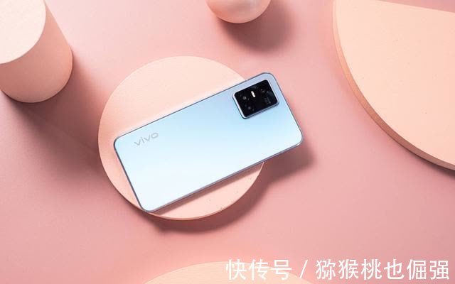 晋级|轻薄机身，变色设计，vivo S10 Pro外观晋级靠实力