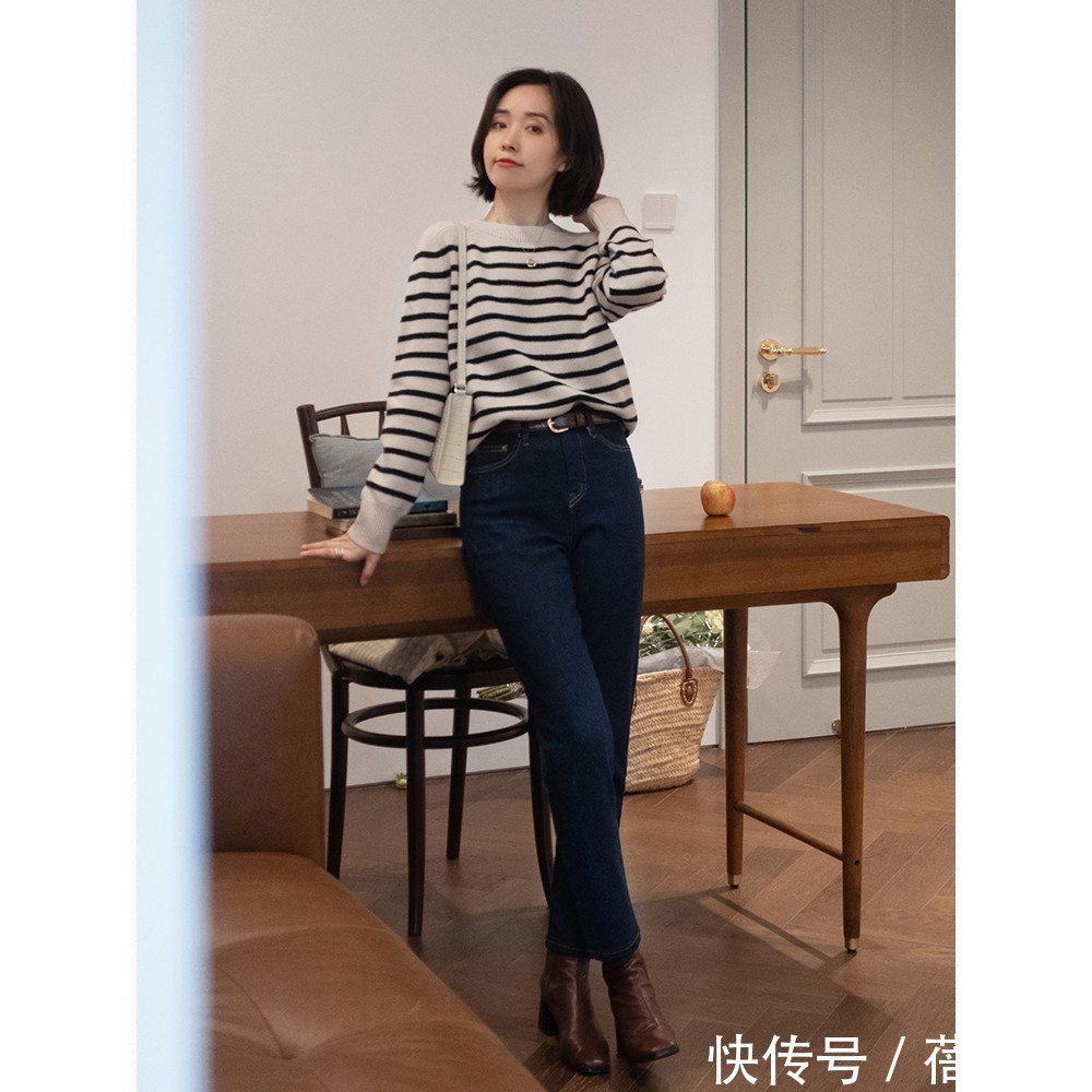 针织衫|阔腿裤已经out了,今年流行“牛仔裤”,搭配针织衫、外套真洋气