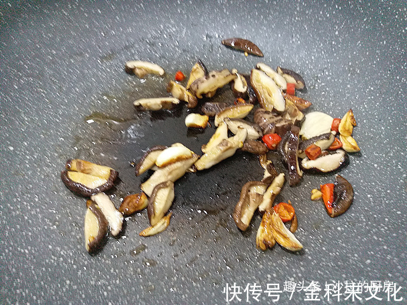此物不是大白菜,钙含量却是大白菜的3倍,补钙补钾,甜嫩鲜美
