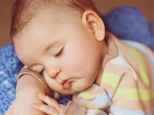 发育|多摸摸宝宝两个部位,有助于大脑发育,每位新手爸妈都学习一下