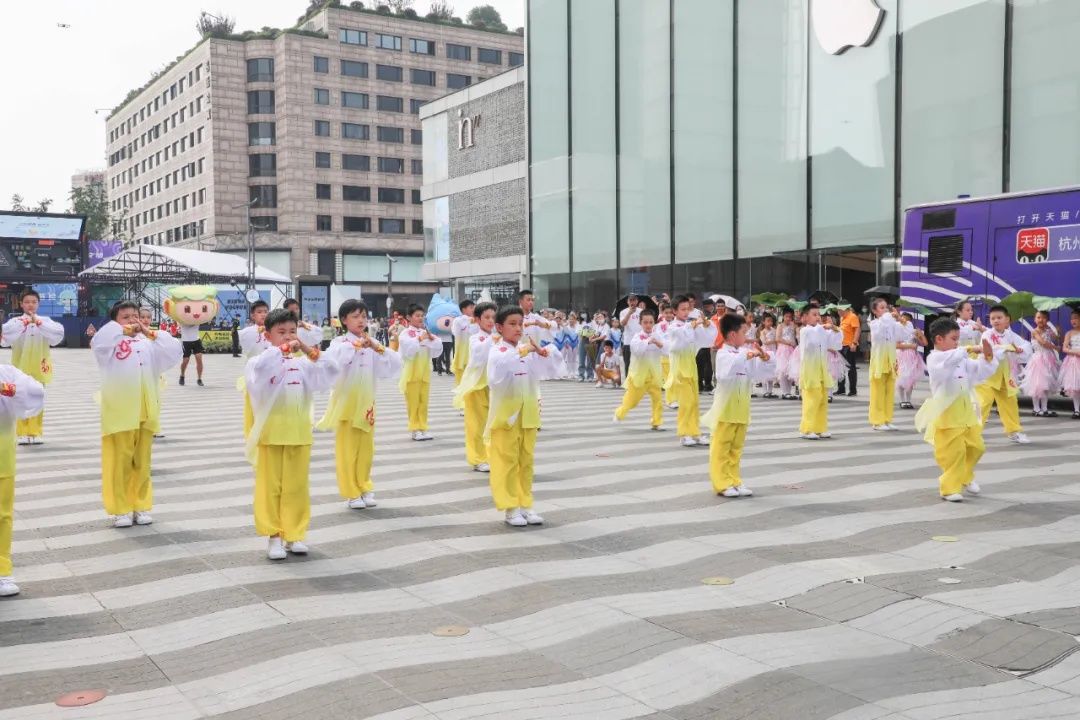 亚运会|杭州亚运倒计时200天，时代小学200个小朋友用歌声“等你来”