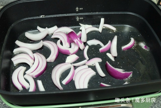 寿喜锅自己做，半碗调味汁一浇，从此告别水煮菜，还能越吃越瘦