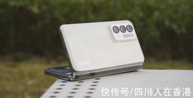 提示者|OPPO 有望开发类似 Galaxy Z Flip3 的翻盖式可折叠手机