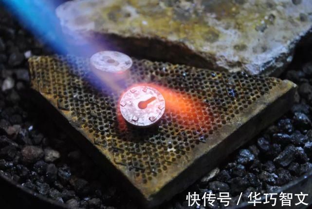 半球形 这件暗藏机关的项链,又变手链的可拆搭扣