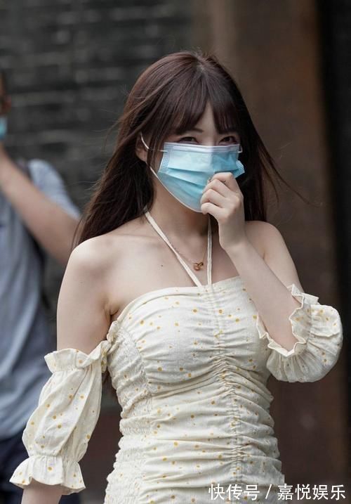 衣服 一个超级有气质的美女,腰身单手可握,好想带她去环游世界