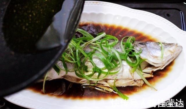 鱼不论怎么蒸都发腥牢记这2点,不腥肉嫩还很鲜