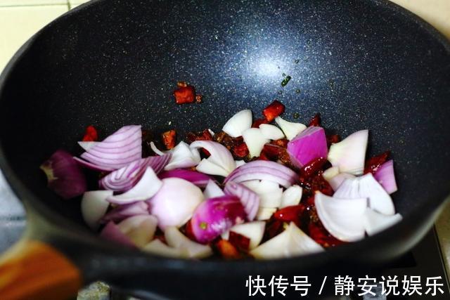 家常菜|一家三口的晚餐，4道家常菜荤素搭配，开胃又下饭，好吃又营养