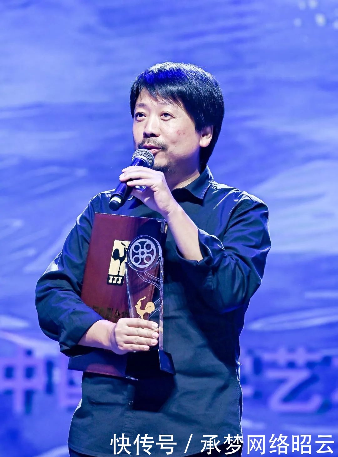 金鸡奖|《白云之下》导演王瑞斩获金鸡奖最佳导演奖